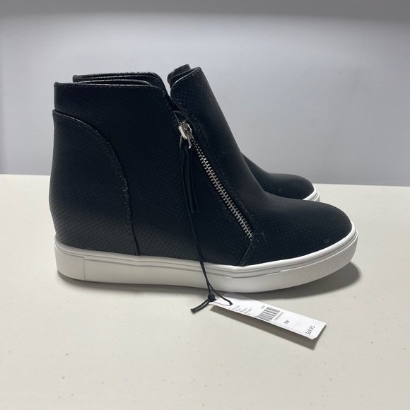 Lane Bryant Women Ankle Boot Black Dual Zip Inside Wedge Heel Almond Toe Size 7W - Picture 7 of 8